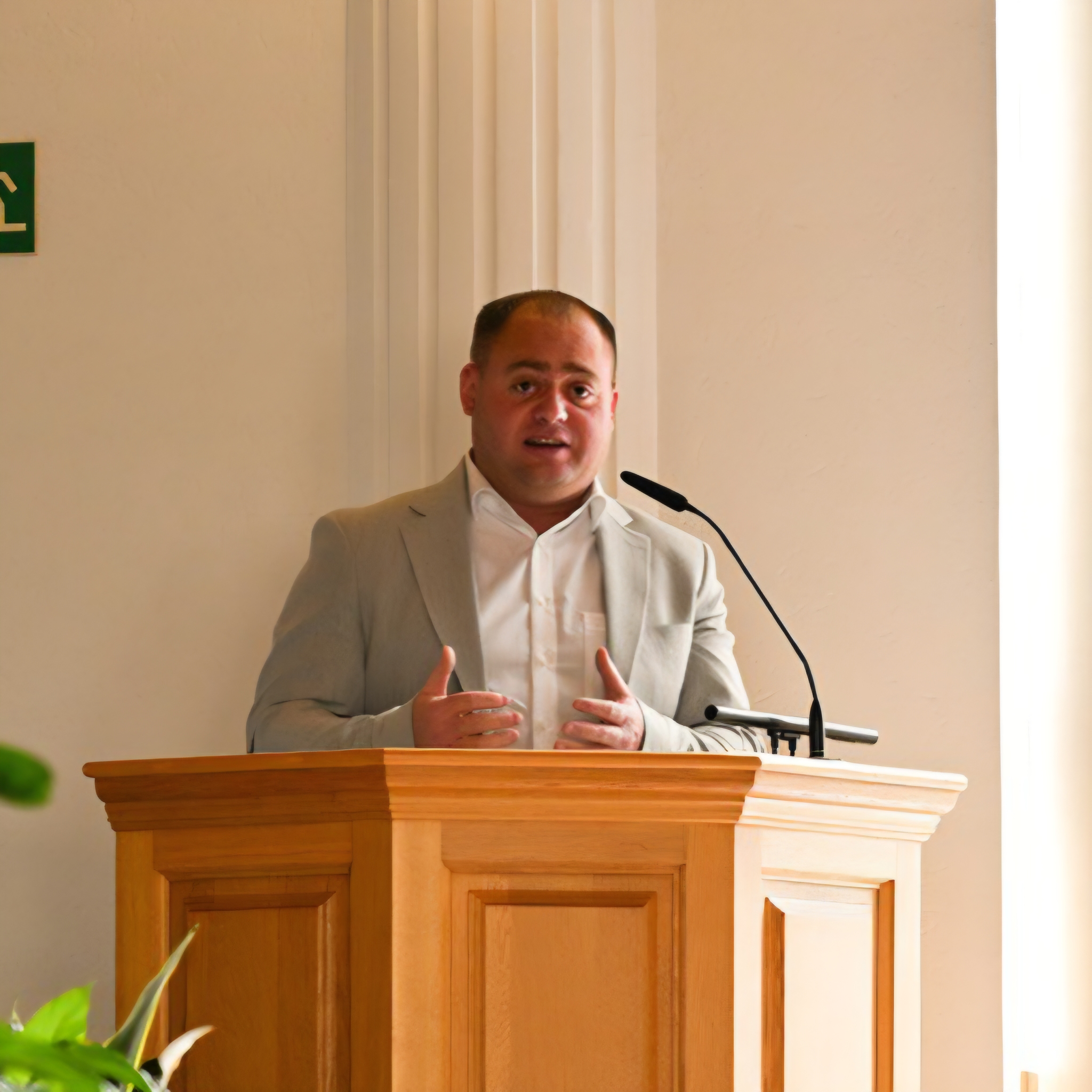 Давид Акопян